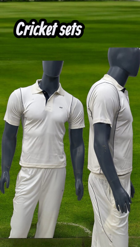 CRICKET SET SUPERB
